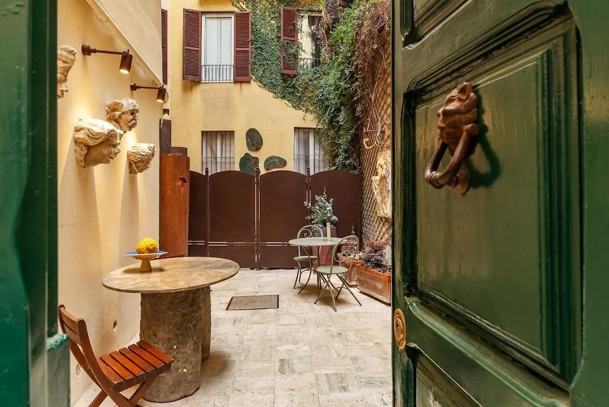 Apartment Sinopia Home Gallery - Sleep On Art Rome Italy