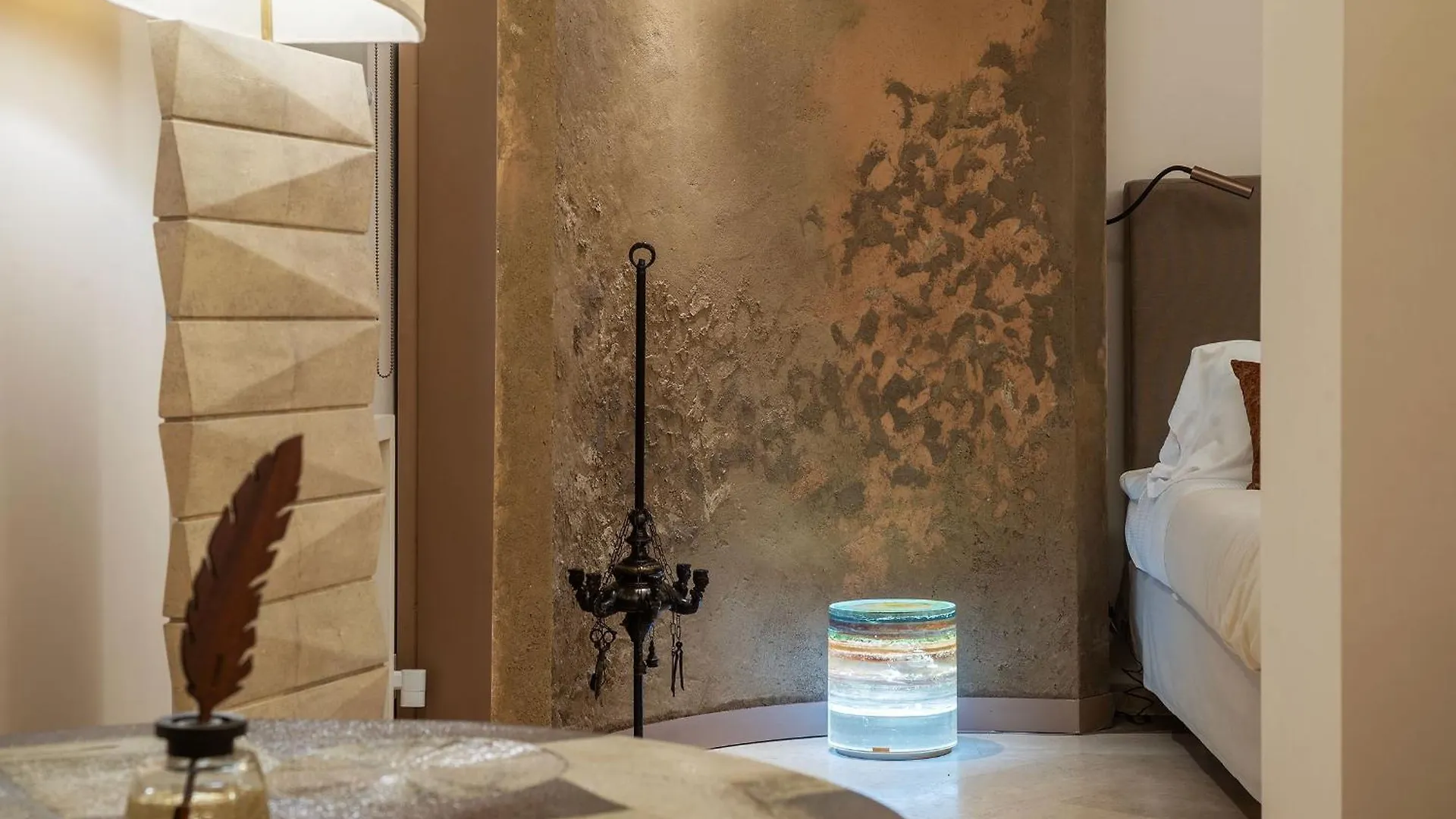 Sinopia Home Gallery - Sleep On Art Rome Apartment