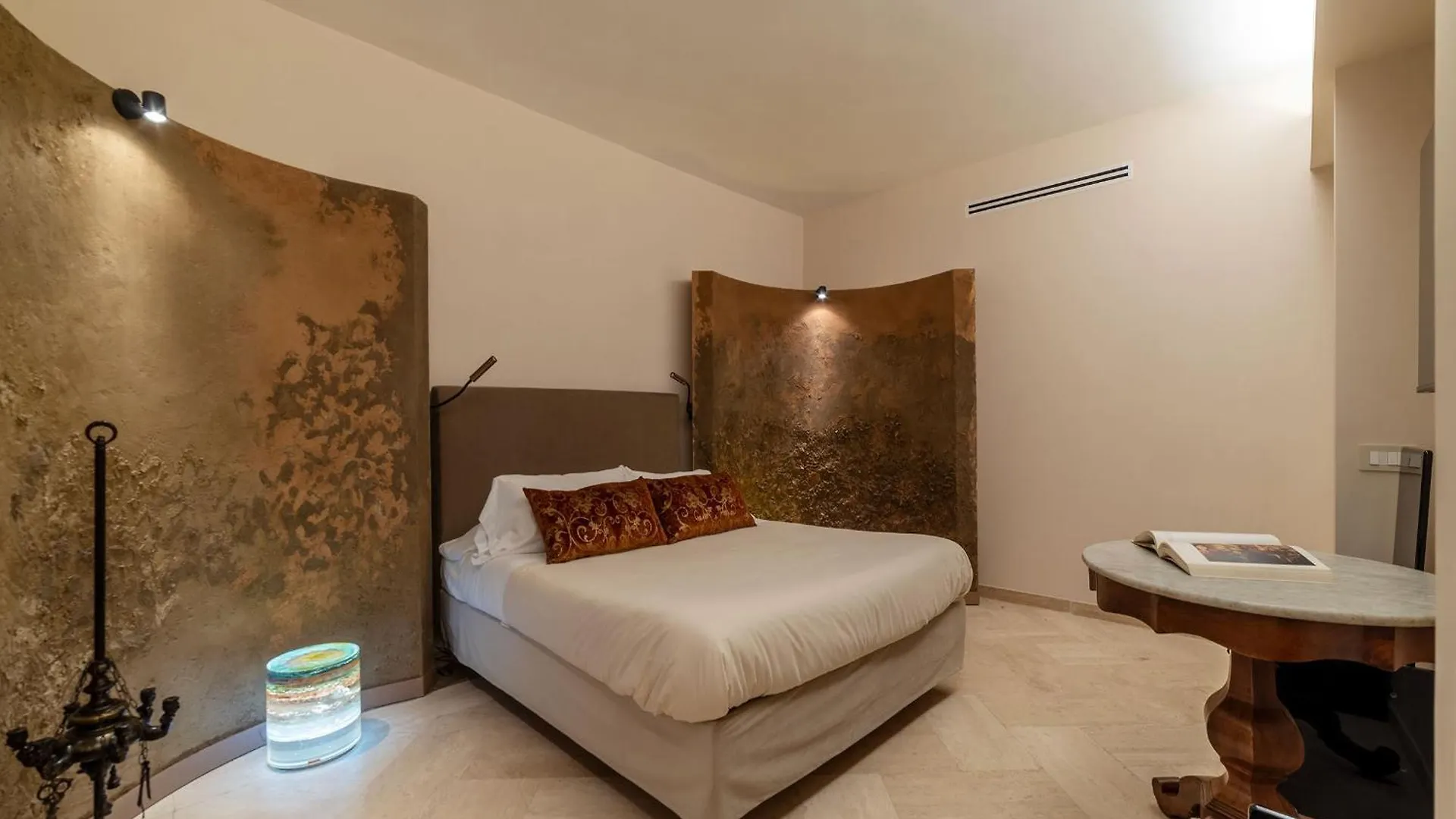 Apartment Sinopia Home Gallery - Sleep On Art Rome