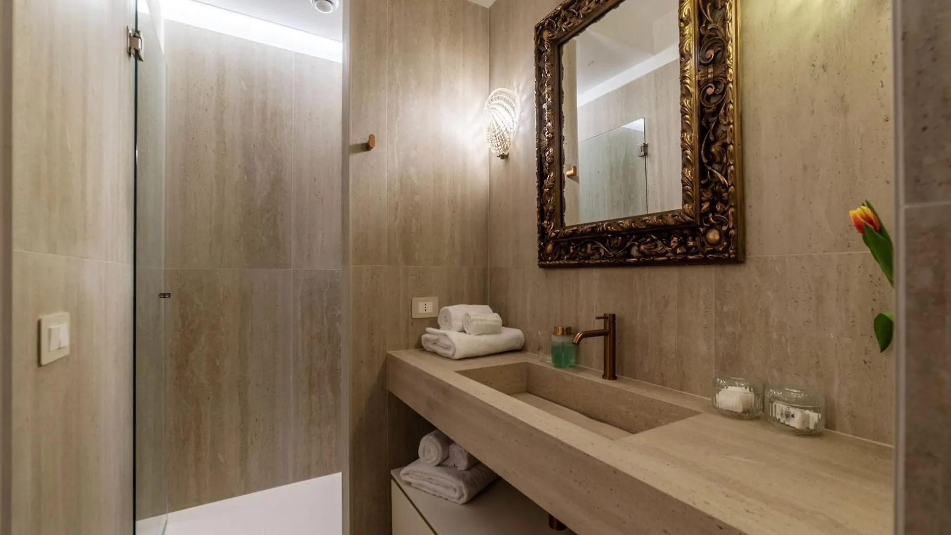 Apartment Sinopia Home Gallery - Sleep On Art Rome Italy