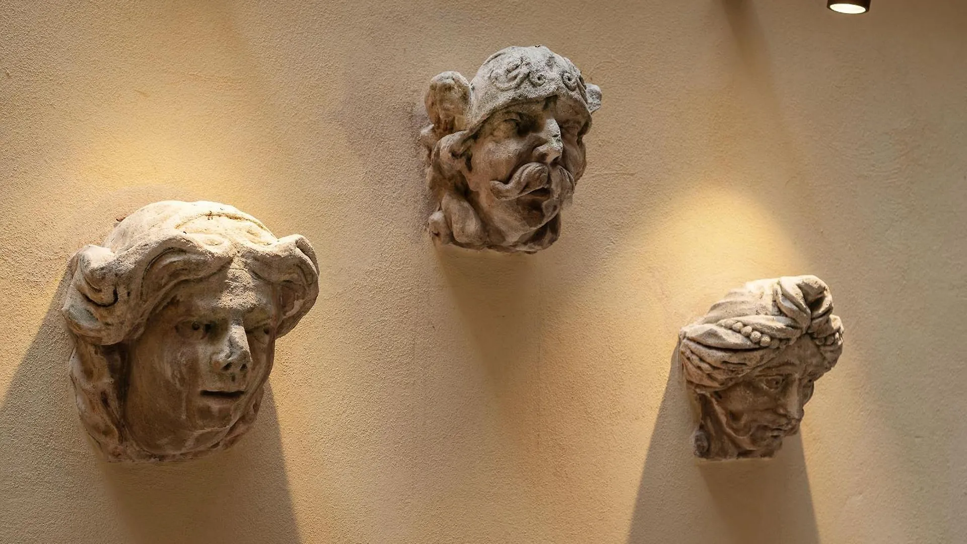 Apartment Sinopia Home Gallery - Sleep On Art Rome Italy